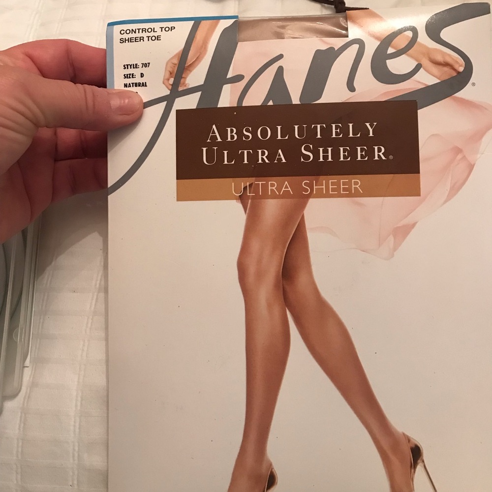 NWT Hanes panty hose-size D Natural